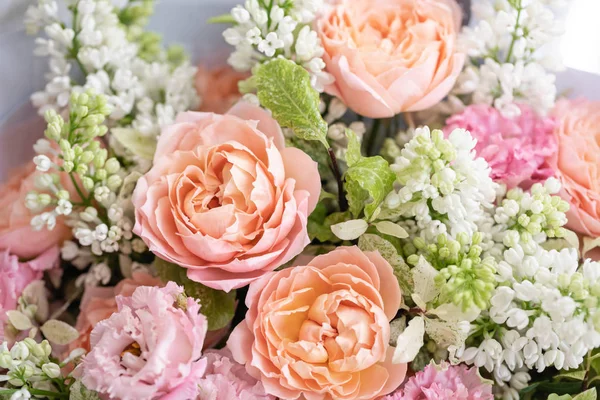 Delicate, pastel coloured Small Beautiful bouquet of mixed flowers. Floral shop concept . Beautiful fresh cut bouquet. Flowers delivery — Stock Photo, Image