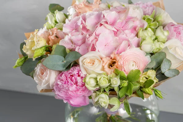 Delicate, pastel coloured Small Beautiful bouquet of mixed flowers. Floral shop concept . Beautiful fresh cut bouquet. Flowers delivery — Stock Photo, Image