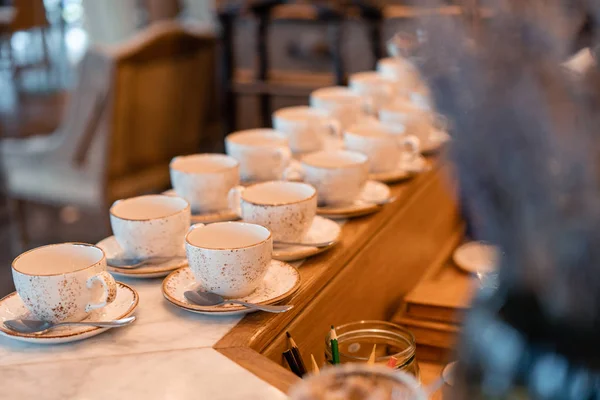 Group of empty cups in many rows of a white cup for coffee in breakfast and seminar event. designed in vintage retro style. — Stock Photo, Image