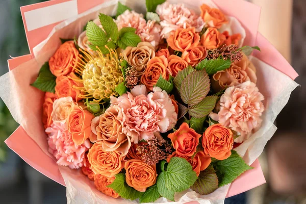 Bouquet Peach and orange color. beautiful hydrangea flowers in a vase on a table . Decoration of home. Wallpaper and background. — Stock Photo, Image