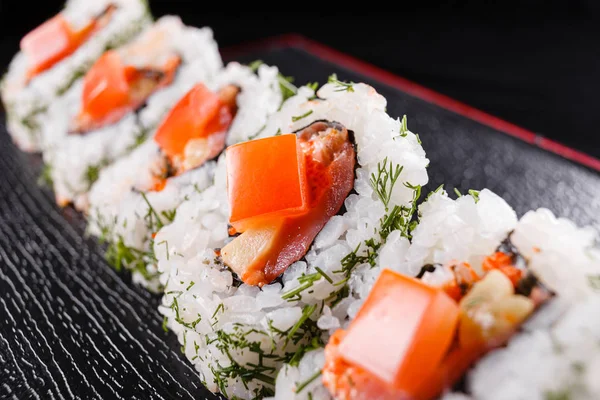 Japanese food, tasty of meal for lunch. Seafood. Sushi with eel, salmon, trout, tuna black background. — Stock Photo, Image