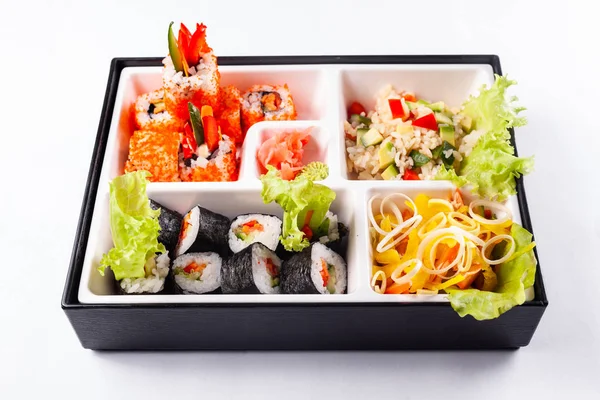 Fresh food portion in japanese bento box with salad, main course. Sushi roll with vegetables. Vegetarian dish. — Stock Photo, Image