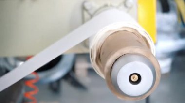 Çelik sac özel bir makinede rulo üzerinde yara. Çelik sac ambalajlı rulolar, Soğuk haddelenmiş çelik bobinler