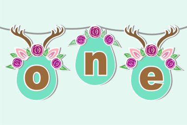 Vektör çizim bir geyik boynuzu, kulaklar, çiçek çelenk ile. Bebek Doğum günü, yeni yıl eğlencesi daveti, tebrik kartı için şablon. Sevimli bir ilk yıl yıldönümü logo, yama, etiket, dekorasyon, toppers olarak