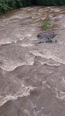 Taşlardan akan sular,