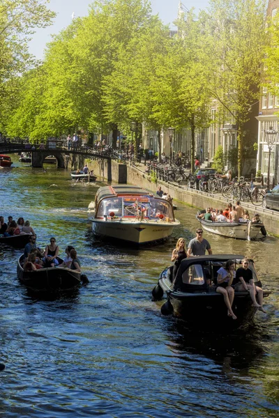 Amsterdam Países Bajos Mayo 2018 Holandeses Turistas Disfrutan Viaje Barco —  Fotos de Stock