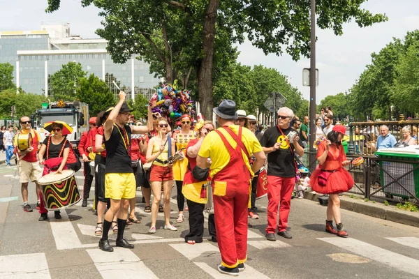 Paris Fransa 2018 Olabilir Bir Grup Percussionists Canlandırmak Paris Sokaklarında — Stok fotoğraf