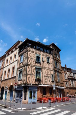 Toulouse, Fransa-14 Haziran 2018: tipik eski Toulouse şehir bina, Fransa'nın güneyinde, Toulouse da pembe Şehir denir