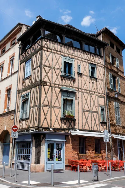 Toulouse, Fransa-14 Haziran 2018: tipik eski Toulouse şehir bina, Fransa'nın güneyinde, Toulouse da pembe Şehir denir