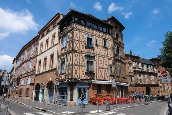 Toulouse, Fransa-14 Haziran 2018: tipik eski Toulouse şehir bina, Fransa'nın güneyinde, Toulouse da pembe Şehir denir