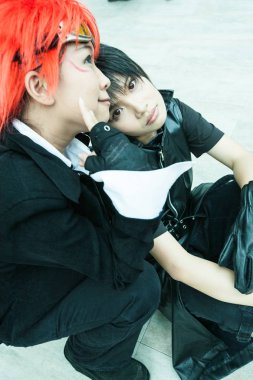 Bangkok, Tayland - 30 Ağustos 2008: Siam Pagagon, Bangkok önünde bir cosplay Festivali sırasında fotoğrafçısına poz genç güzel Thais kızlar