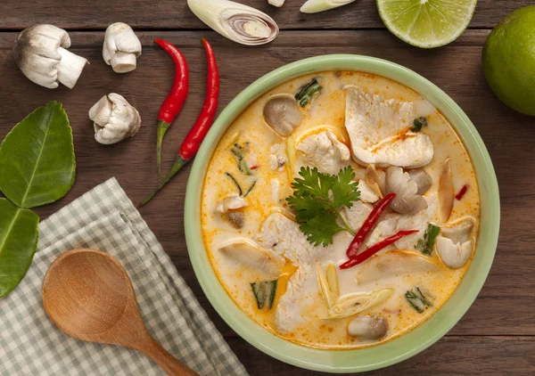 Thai tom Kha Gai, Tayland çorbası tavuk ve hindistan cevizi sütü