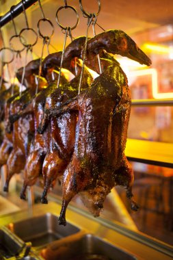Kızarmış Lake ördek, Hong Kong tarzı bir restoranda asılı