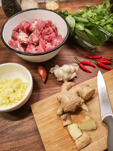 Domácí kuchyně, různé ingredience na vaření vietnamštiny a Asie — Stock fotografie