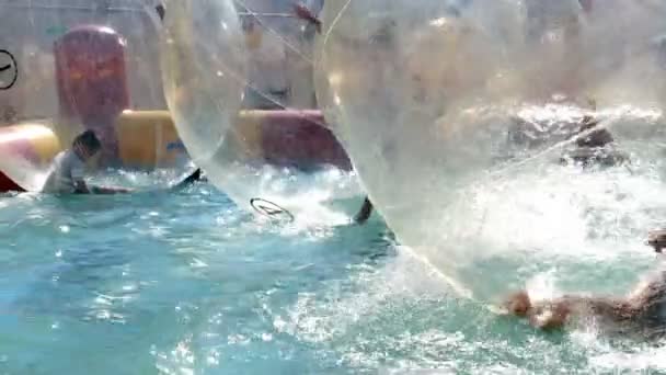 프랑스 2019년 16일 유원지에서 아이들은 공놀이를 즐거우며 즐거운 시간을 보태고 — 비디오