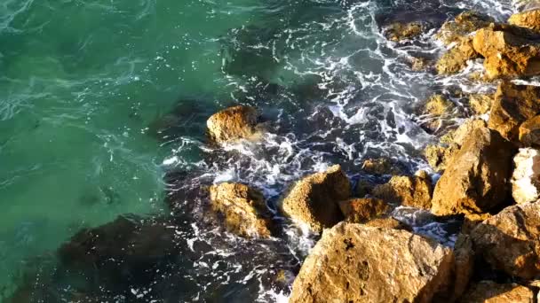 Meereswellen Die Zeitlupe Der Marseille Stadt Mittelmeer Gegen Felsen Spritzen — Stockvideo