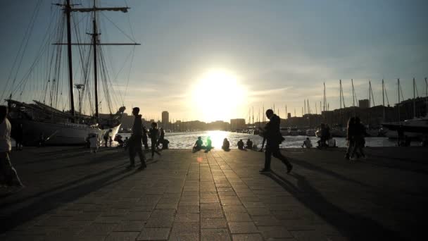 Marseille Francia Septiembre 2019 Atardecer Gente Camina Por Antiguo Puerto — Vídeos de Stock