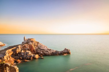 Porto Venere'de gün batımı. Uzun Pozlama