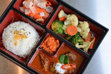 Biftek sosu Bento - yaratıcı yemek Pilav