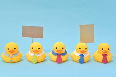 Geri bildirim kavramı, lastik ördek tabela tutuyorsun.