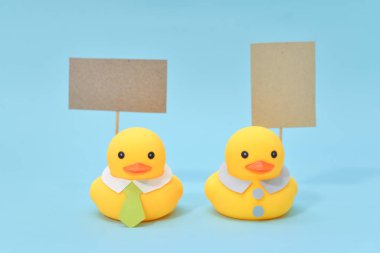 Geri bildirim kavramı, lastik ördek tabela tutuyorsun.