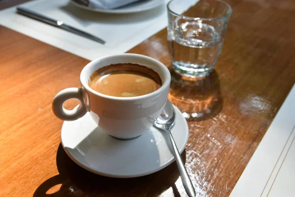 Stół Jadalni Filiżankę Kawy — Zdjęcie stockowe