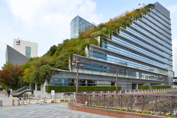 Международный зал ACROS, Фукуока, Япония — стоковое фото