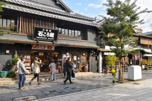 Geschäfte und gelagert in der Nähe von dazaifu tenmangu Schrein, Japan — Stockfoto