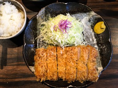 Japon kızarmış domuz pirzola ile rendelenmiş lahana (Tonkatsu), Japonya
