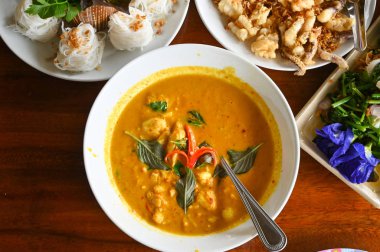 Yengeç hindistan cevizi süt köri, güney tarzı, Tayland