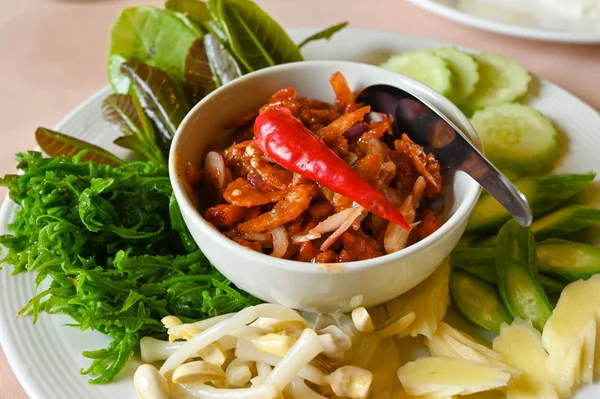 Pasta z krewetek chili z lokalnymi warzywami, styl południowy, Tajlandia — Zdjęcie stockowe