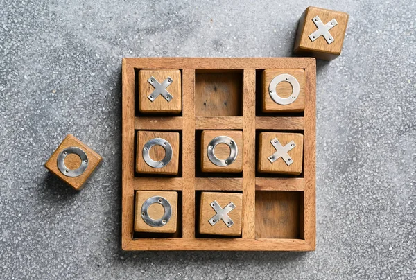 Jogo de Wooden tic tac toe (O X) — Fotografia de Stock