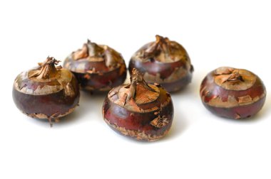 Beyaz arka plan üzerinde Çin su kestanesi - izole