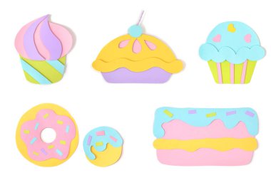 Beyaz arka plan üzerinde tatlı kağıt kesim - izole