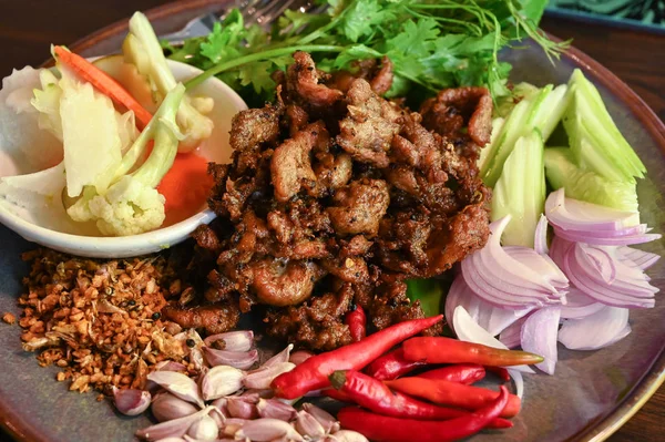 Yerel Sichuan biberi (Makawan), Kuzey Tayland gıda ile kızarmış domuz eti — Stok fotoğraf
