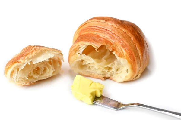 Croissant met boter op witte achtergrond-geïsoleerd — Stockfoto