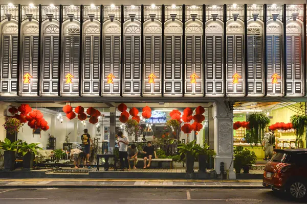 Edificio de masajes y spa en la zona del casco antiguo, Phuket, Tailandia — Foto de Stock