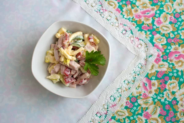 et salatası sebze ve mayonez ile jambon