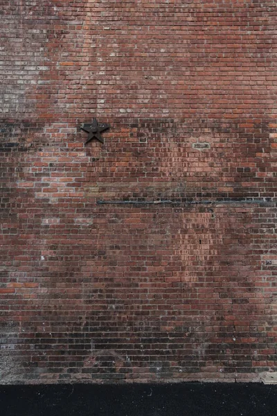 Gebouw is van baksteen die door beton verbonden is. — Stockfoto