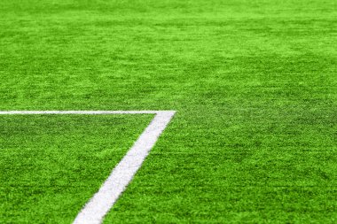 Bir futbol sahası gate yakınındaki maçtan önce bir çim beyaz işareti,.
