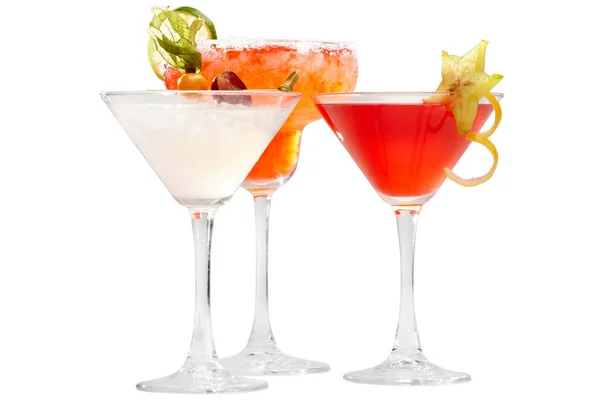 Drei Dekorative Farbige Cocktails Mit Exotischen Früchten Und Sahne Isoliert — Stockfoto