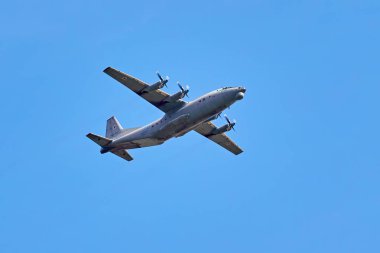 Rostov-on-Don-5 Mayıs 2018: An-12 (Nato Kodlandırma: yavrusu, acemi) Sovyet askeri nakliye uçağı. Askeri havacılık havacılık ve askeri teçhizat ve uçak resmi geçit donatım.