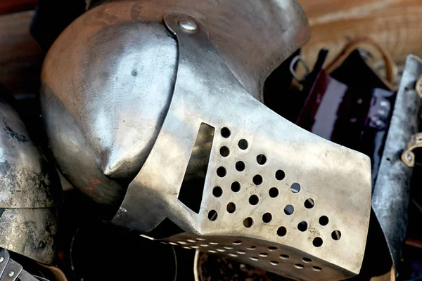 Casco Protettivo Con Visiera Sul Cavaliere Medievale Dettaglio Elmo Medievale — Foto Stock