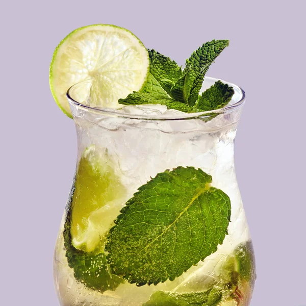 Mojito Cocktail Mit Limette Und Minze Highball Glas Auf Grauem — Stockfoto