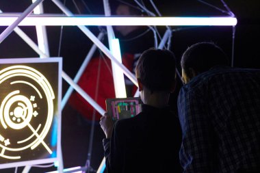 Rostov-on-Don, Rusya Federasyonu - 5 Ocak 2019: Bir çocuk tasarımı ve mobil uygulamalar iPad, 