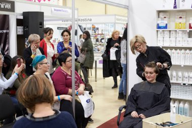 Rostov-on-Don, Rusya Federasyonu - 16 Şubat 2019: sınıf saç modelleri 