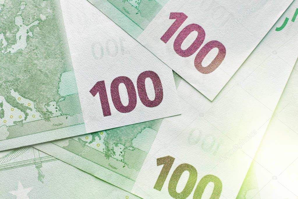 the reverse side of several Euro banknotes