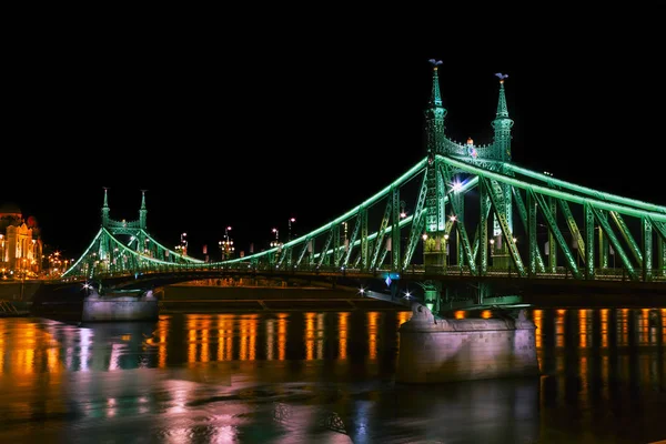 Világító Szabadság Híd Danube Budapest Magyarország — Stock Fotó