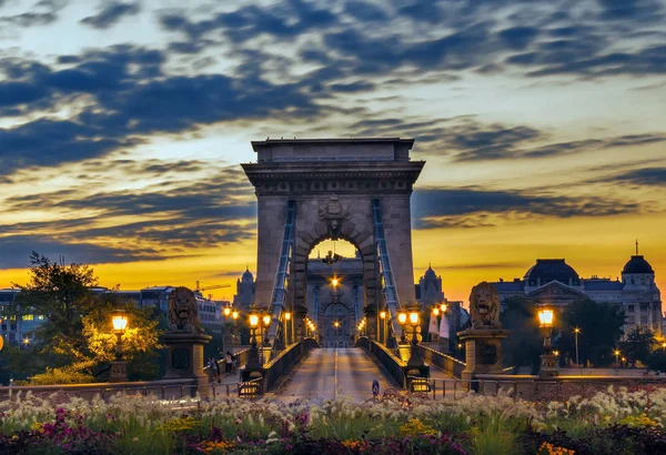 Ponte Delle Catene Ungheria Budapest Illuminato Dalle Lanterne All Alba — Foto Stock