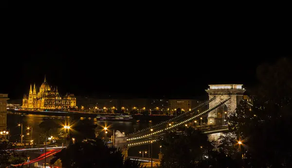 Vista Notturna Del Ponte Catena Illuminato Del Parlamento Ungherese Budapest — Foto Stock